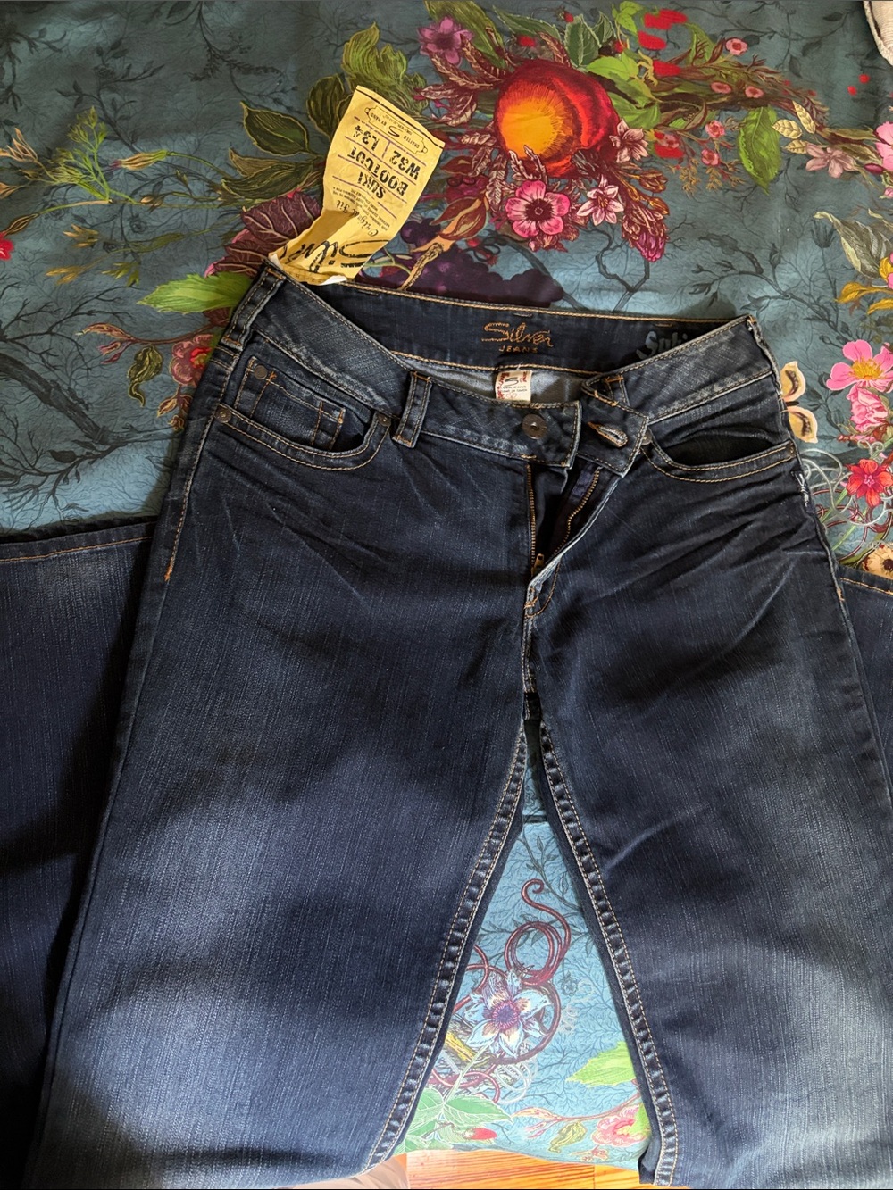 Beautiful dark wash Silver Suki jeans